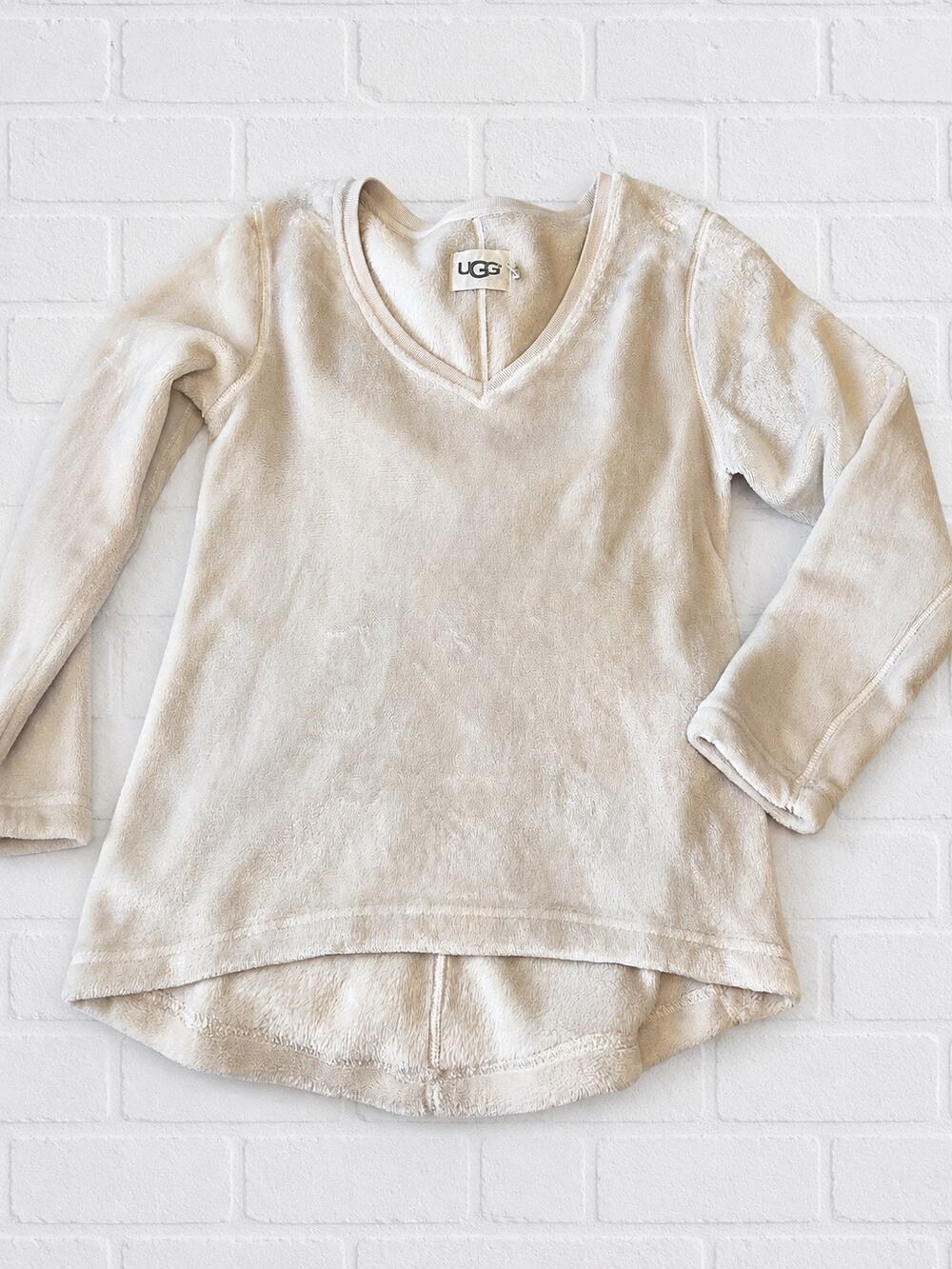 UGG Daily Plush Women’s Fleece V-Neck Comfy Casual Sweatshirt Medium Minimalist